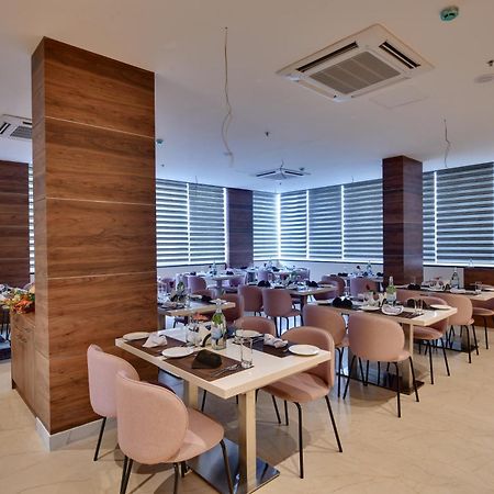 Click Hotel Vista-International Airport Dod Jala エクステリア 写真