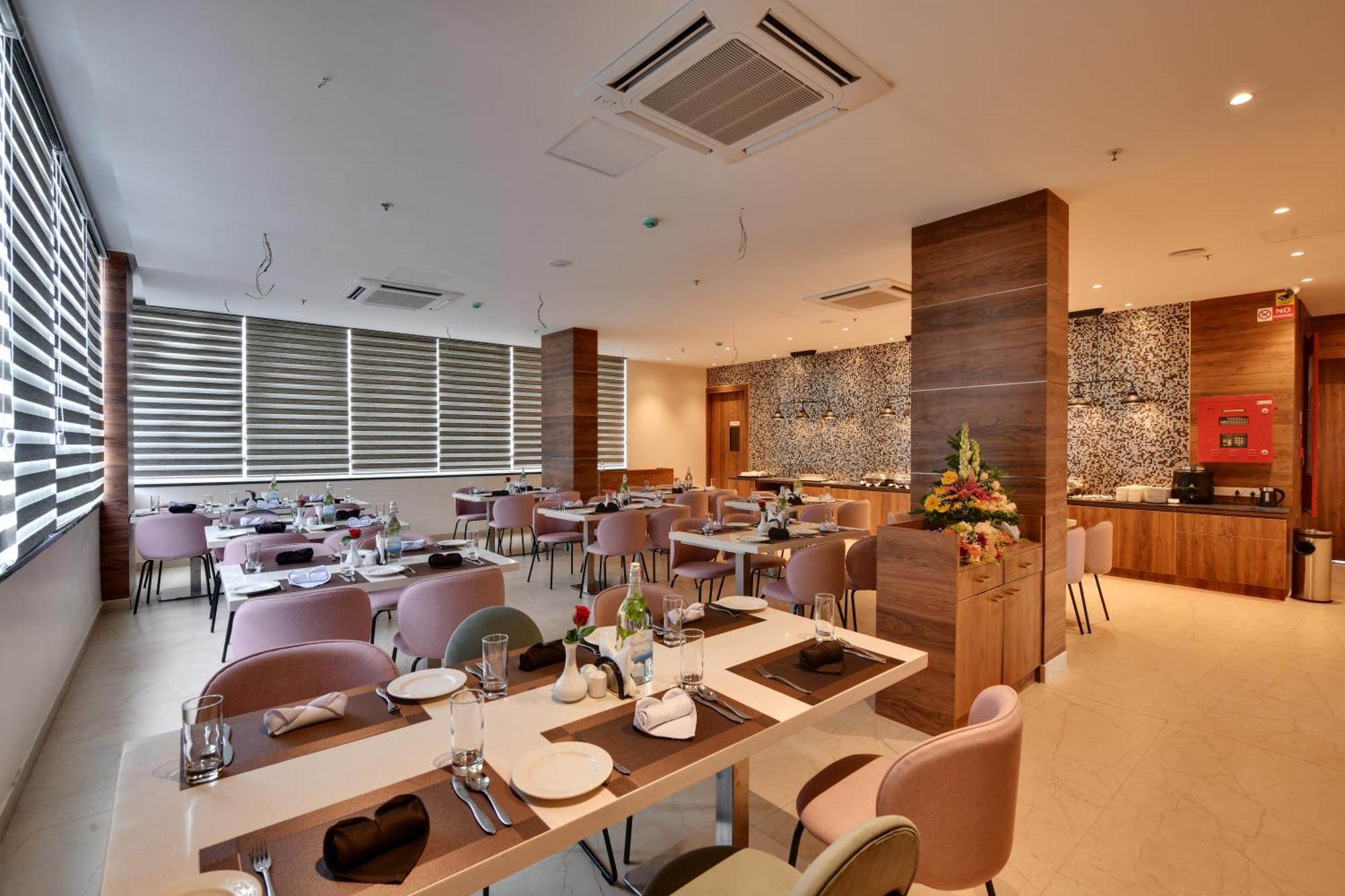 Click Hotel Vista-International Airport Dod Jala エクステリア 写真